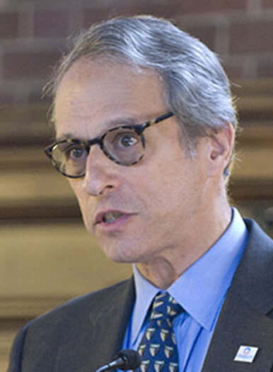 Michael A. Varet '65 speaking at Alumni Weekend 2008